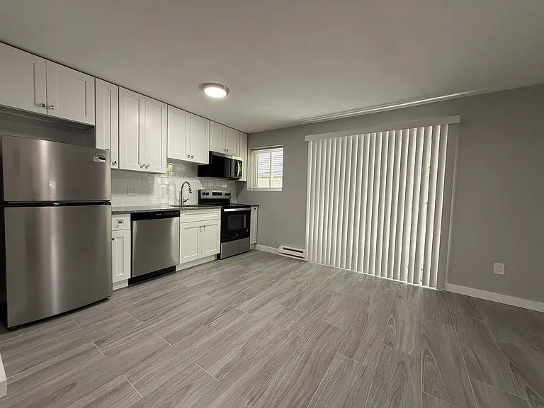 565 Hyde Park Ave #2 — Photo 14