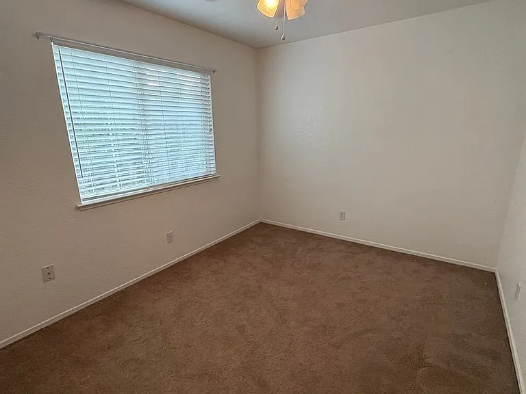 628 Saratoga Ct — Photo 22