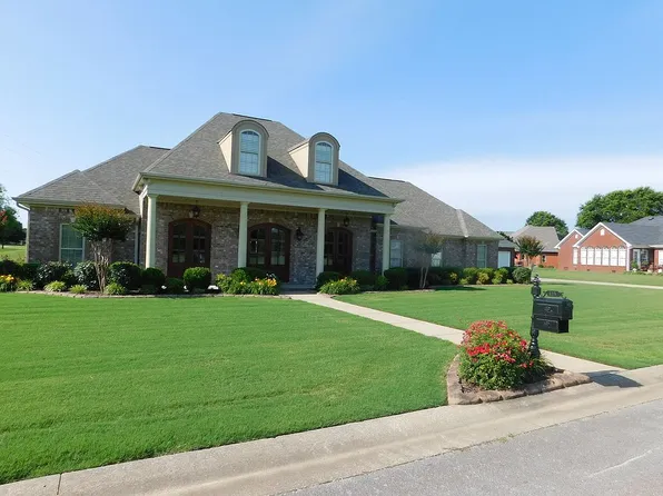 125 Plantation Springs Dr, Florence, AL 35630