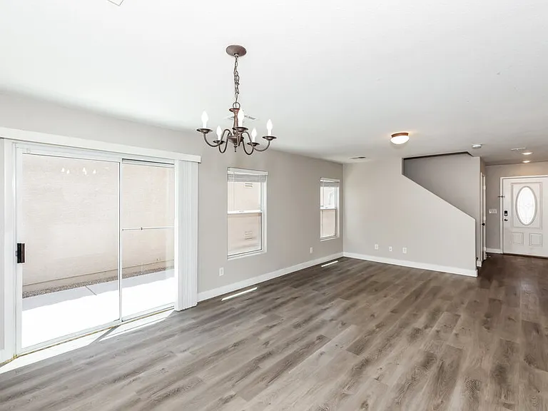 570 Swiss Cottage Ave — Photo 9