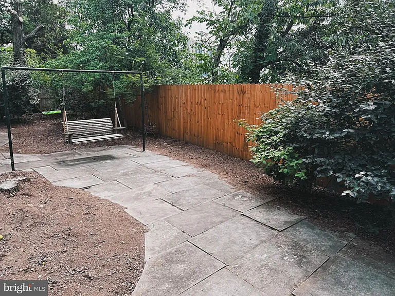 1138 S Harrison St — Photo 24