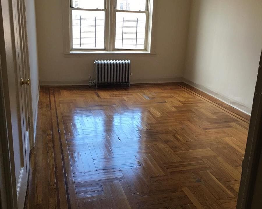 2nd image of 2718 Bainbridge Ave #1