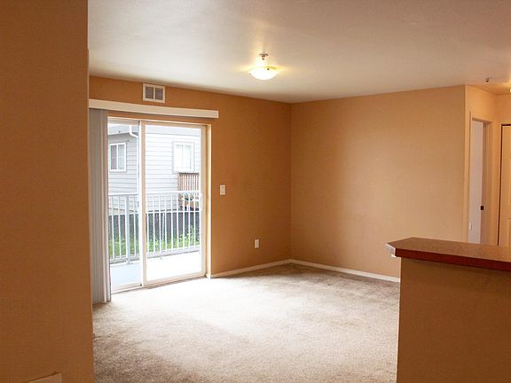 4th image of 822 NE A St APT 5