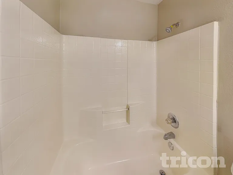 1563 Nottingham Dr — Photo 16