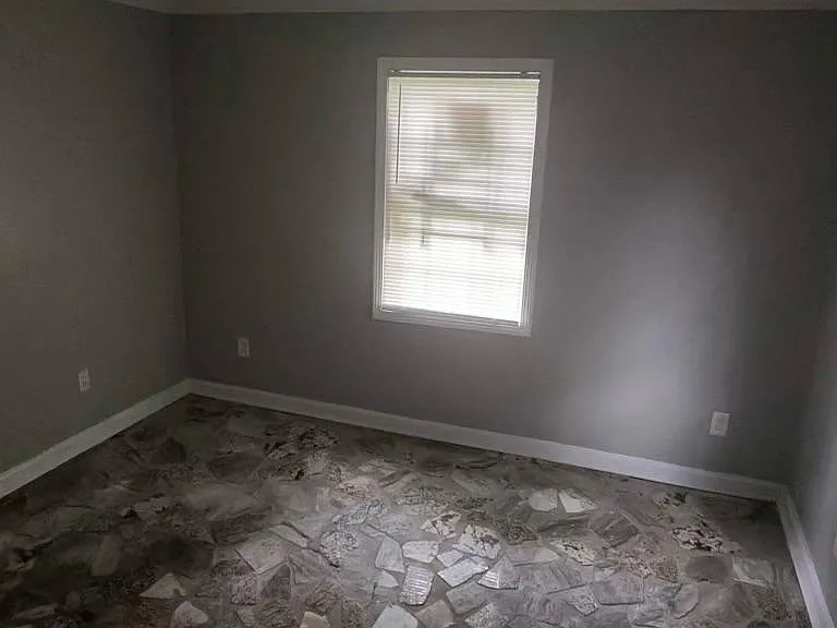 2198 Lyon Ave — Photo 3
