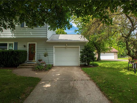 3rd image of 132 Wellington St