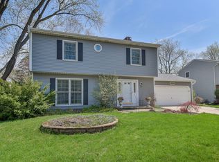1608 Clyde Dr, Naperville, IL 60565