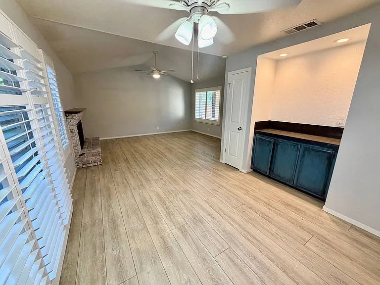 2619 Waverly Ct — Photo 5