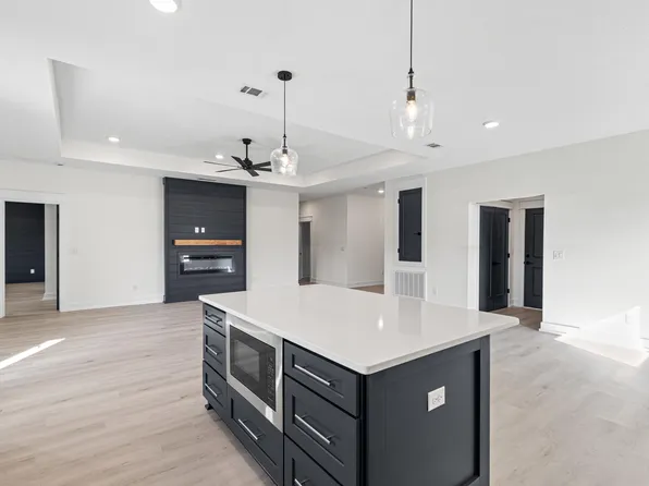 2374 Salamanca St, Navarre, FL 32566