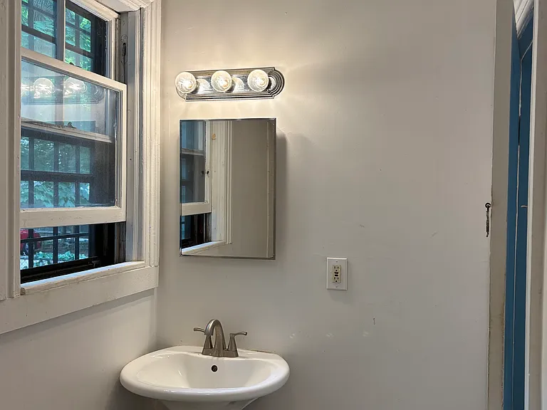 89 Oak St #1 — Photo 9