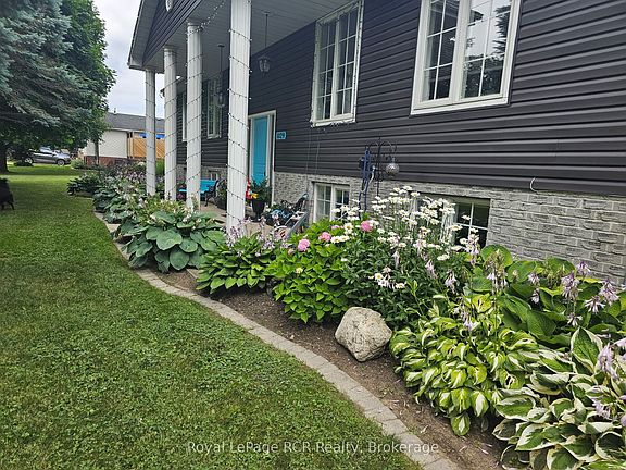 3rd image of 1029 Main St