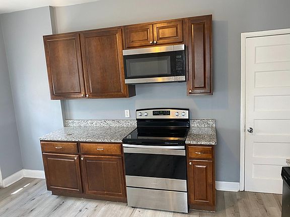 3rd image of 3200 Henrietta St #3200