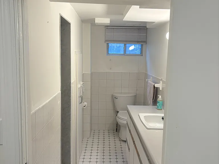 150 Codsell Ave #BASEMENT — Photo 8