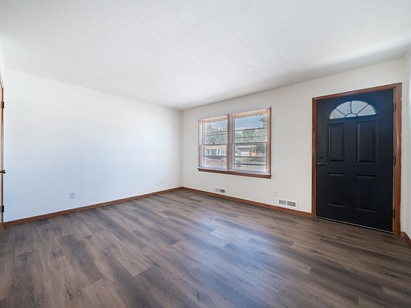 3rd image of 3102 S Palisade Ave