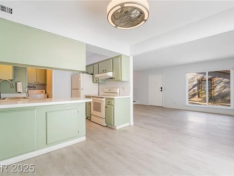 3141 Pinehurst Dr #C — Photo 22