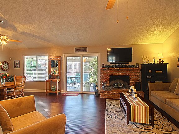 Open great room / fireplace