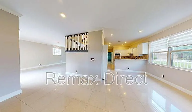 113 Canterbury Pl — Photo 4