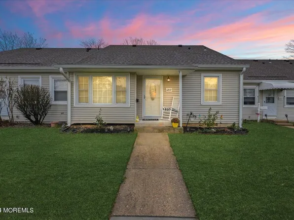 120 Muhlen Platz #D, Howell, NJ 07728