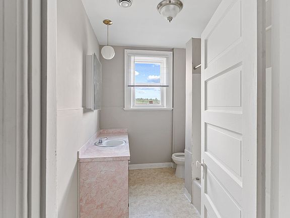 5th image of 416 1st St Unit B