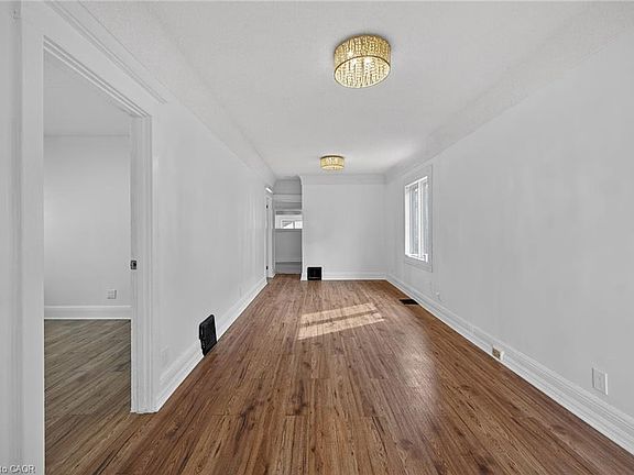 5th image of 643 Upper Wellington St