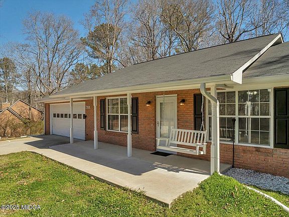 3rd image of 633 Iris Lake Rd