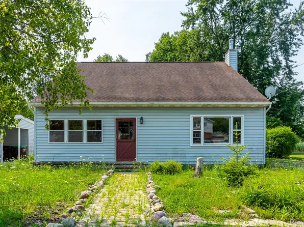 20301 Huron River Dr, Rockwood, MI 48173