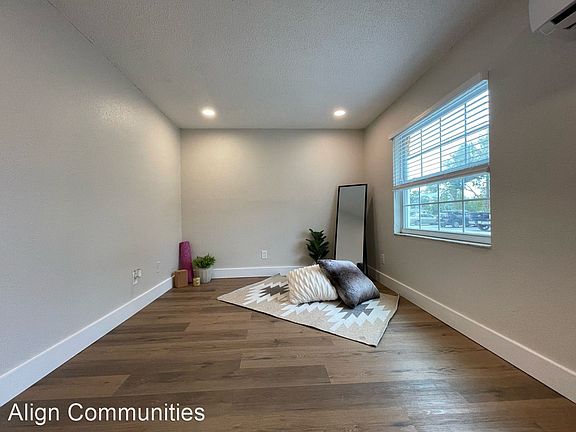3rd image of 809 Weldona Ln #1