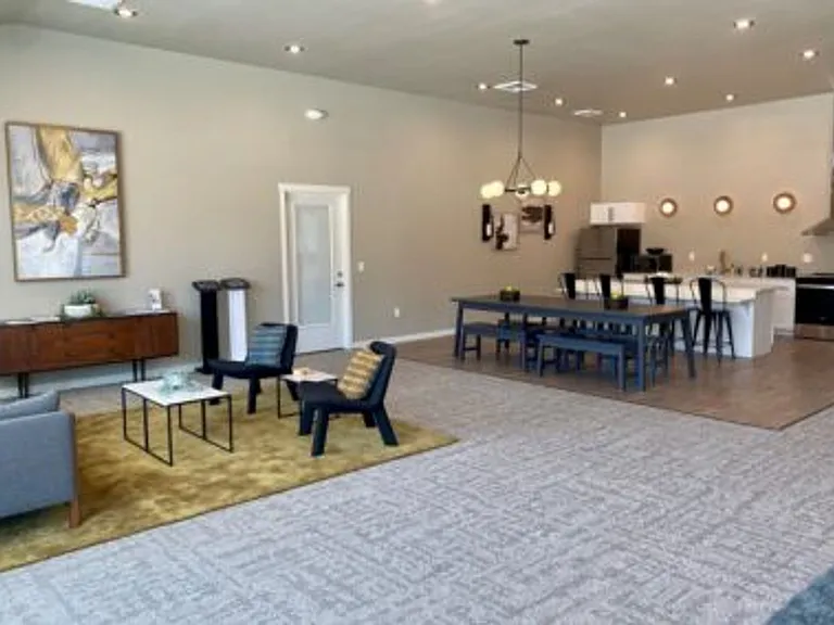 Eagle Pointe Apartments- Resort-Style Living in Albany — Photo 7