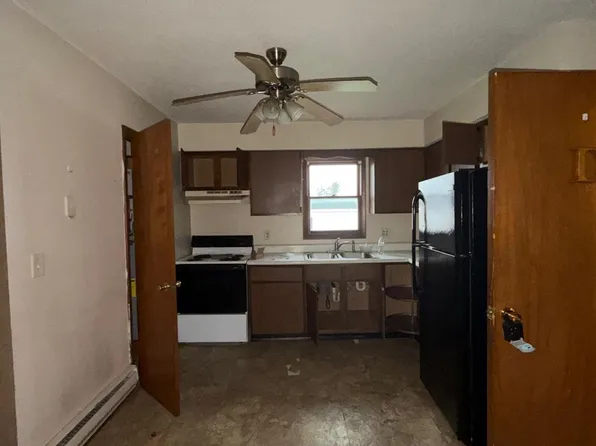 221 S F St #D, La Harpe, IL 61450