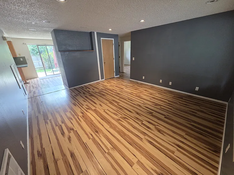 3945 Oak St — Photo 11
