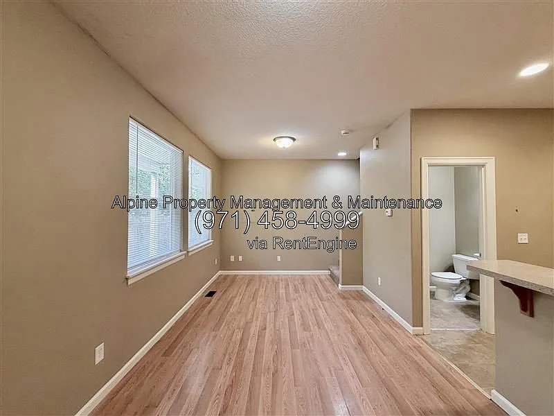 2 bed, 1.5 bath, 900 sqft, $1,495 — Photo 4