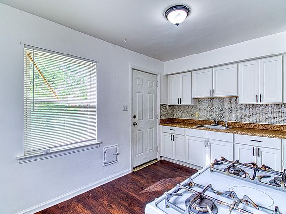 4th image of 17720 Chester St