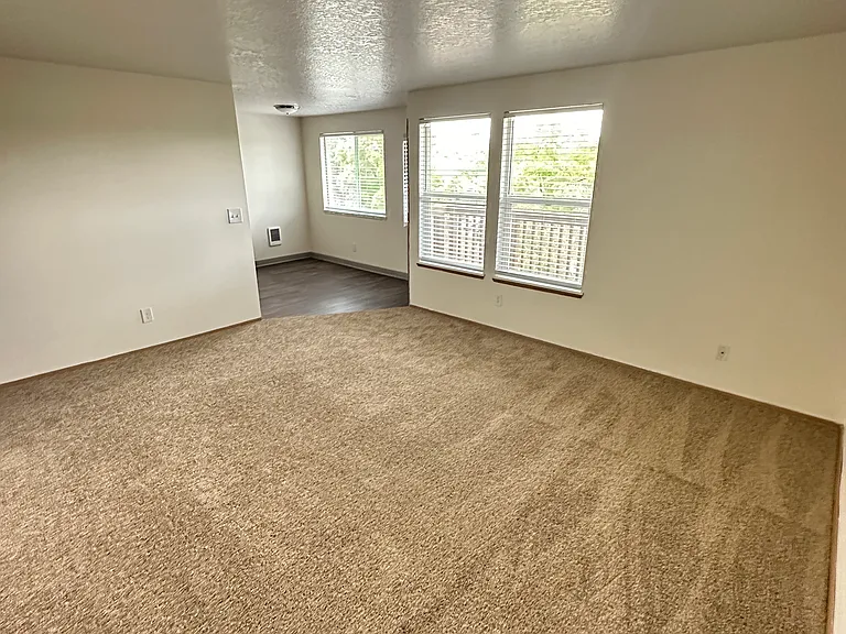 Eastman Heights Apartments — Photo 6