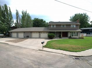 212 Lyndale Ave, Glendive, MT 59330