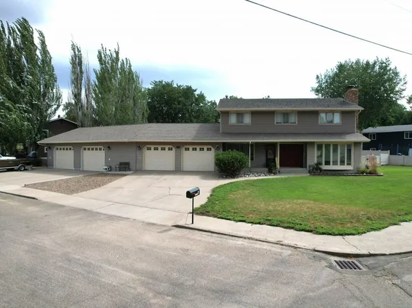 212 Lyndale Ave, Glendive, MT 59330