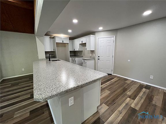 4th image of 1348 Rosemary St