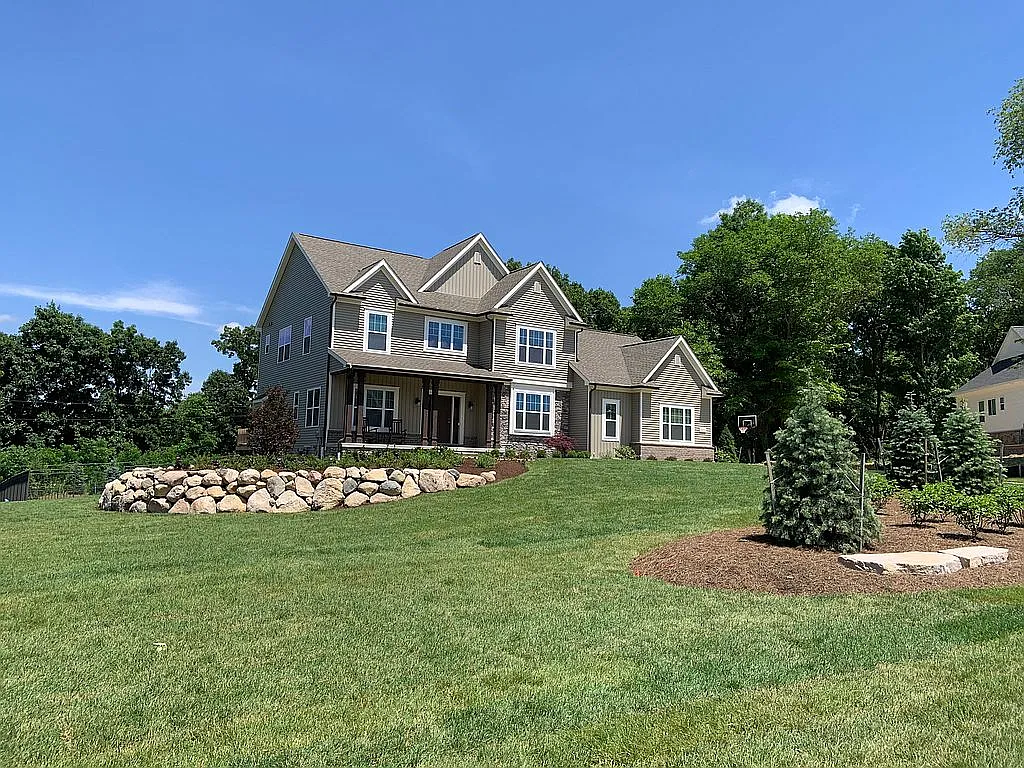 8855 Fielding Dr photo 1