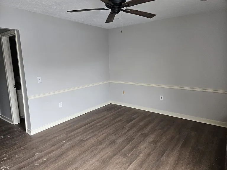669 Cameron Dr — Photo 4