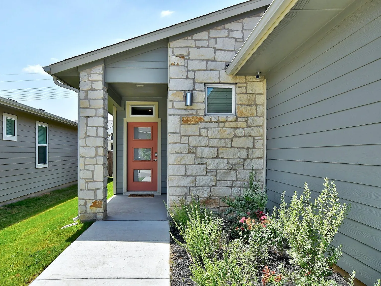 3 bed, 2.0 bath, 1557 sqft, $1,850 — Photo 3