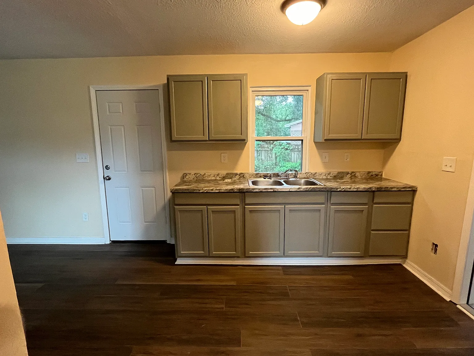 3 bed, 1540 sqft, $1,700 — Photo 2