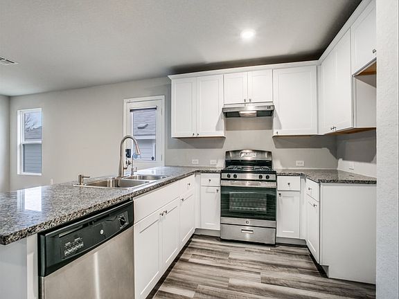 5th image of 5539 Midcrown Dr