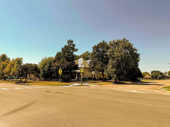 501 S Grand Ave, Cherokee, OK 73728