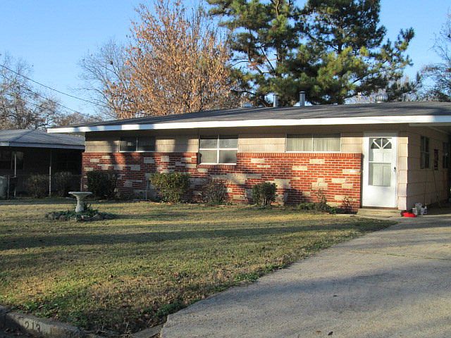 1st image of 213 Willow Dr