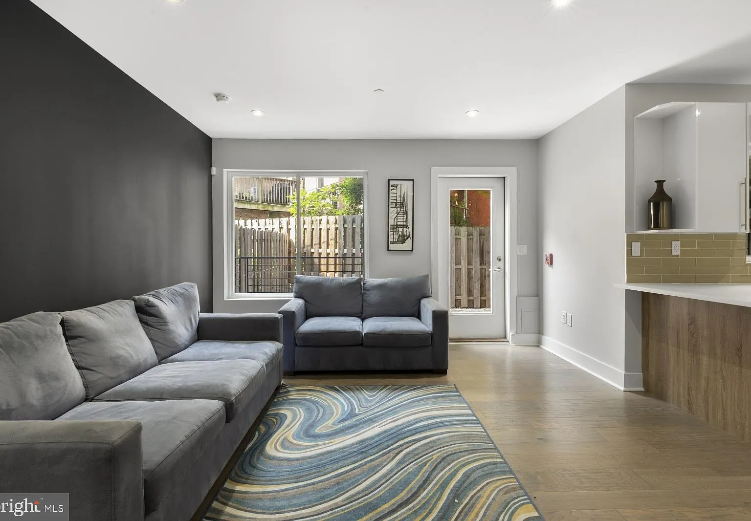 2 bed, 2.5 bath, 1146 sqft, $2,025 — Photo 2