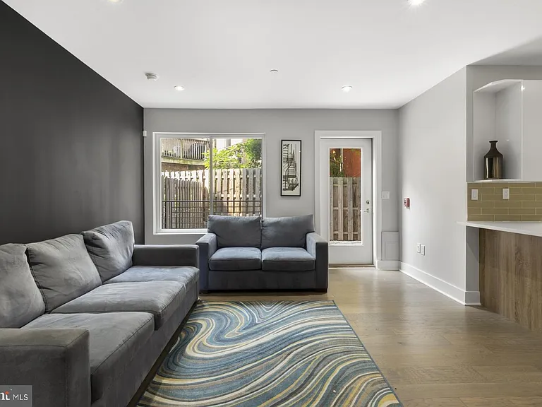 1526 Ridge Ave #1 — Photo 2