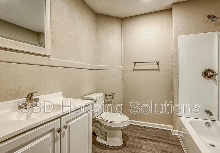 2256 S Sterling Ave — Photo 7