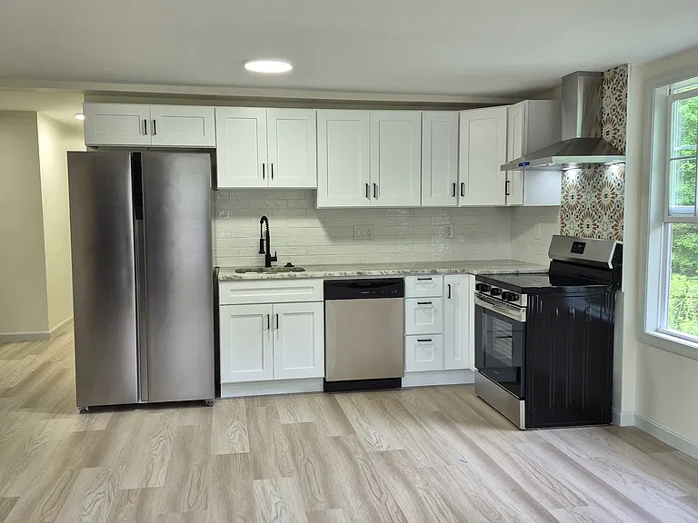 16 Elmwood St #4 — Photo 4