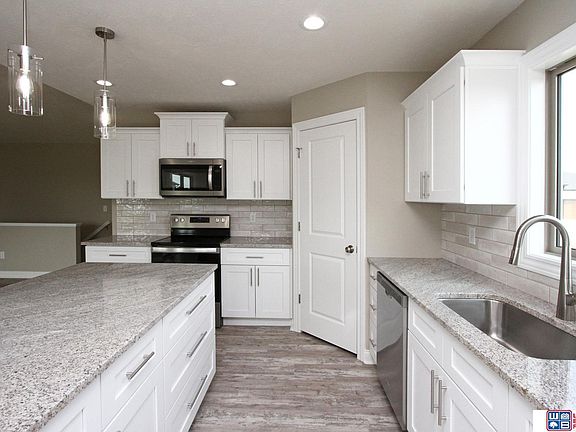 5th image of 7427 Anselm Ln