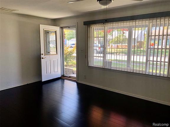 5th image of 26510 Woodmont St