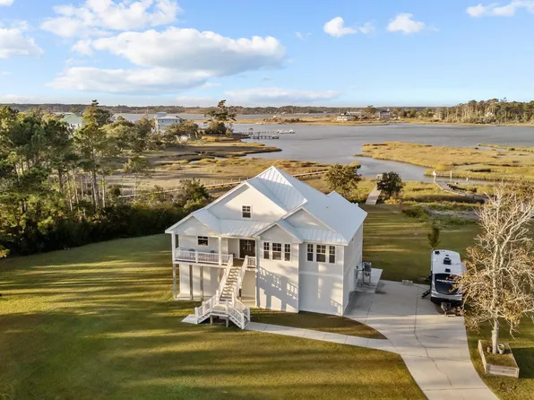 205 Gem Court, Beaufort, NC 28516